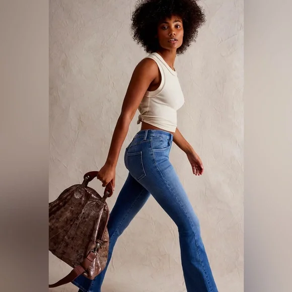 We The Free CRVY Infinite Stretch Pull-On Flare Jeans Size XXL - Picture 2 of 10